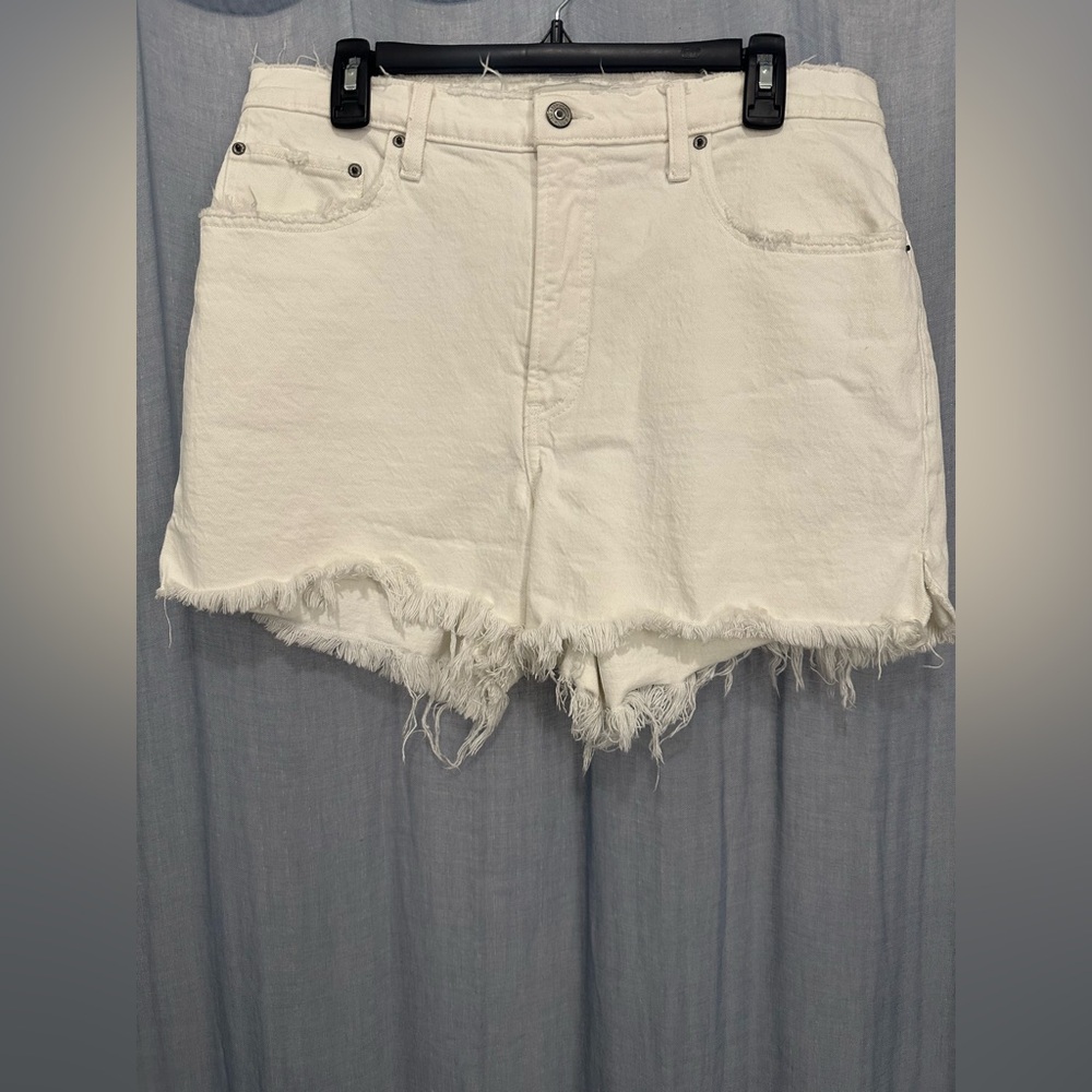 Abercrombie & Fitch Curve Love High-Rise Mom Short 4in / Size 32